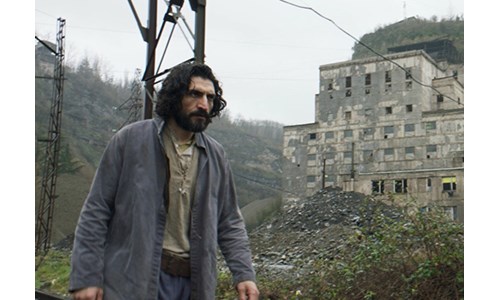 GÖLGELER İÇİNDE